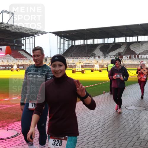 07.12.2025 - St. Pauli X-Mass-Run No. 15 Luisa Fischer http://msf.ph/oto/9383187 07.12.2025 10:52:12 Ziel 76, 328, 42332, 2327, 2105, 275, 328, 1047, 1964, 1982, 1984, 2103, 2105, 2165, 2287, 2289, 2327, 2332, 2553, 2592, 2593, 2607, 2642, 2643, 2661, 2674, 2836, 2837, 2959, 3223, 3228, 4550, 4862, 4879 meine-sportfotos.de