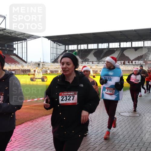 07.12.2025 - St. Pauli X-Mass-Run No. 15 Luisa Fischer http://msf.ph/oto/9383207 07.12.2025 10:52:14 Ziel 4862, 2332, 15, 2327, 2103, 3223, 228, 275, 328, 1047, 1964, 1982, 1984, 2103, 2105, 2165, 2287, 2289, 2327, 2332, 2553, 2592, 2593, 2607, 2642, 2643, 2661, 2674, 2836, 2837, 2959, 3223, 3228, 4550, 4862, 4865, 4879, 4880 meine-sportfotos.de
