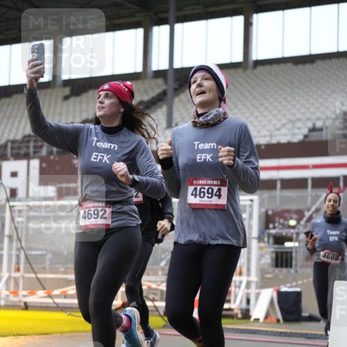 07.12.2025 - St. Pauli X-Mass-Run No. 15 Patografie http://msf.ph/oto/9383208 07.12.2025 10:24:13 Ziel 712, 897, 4040, 4122, 4140, 4689, 4692, 4694 meine-sportfotos.de