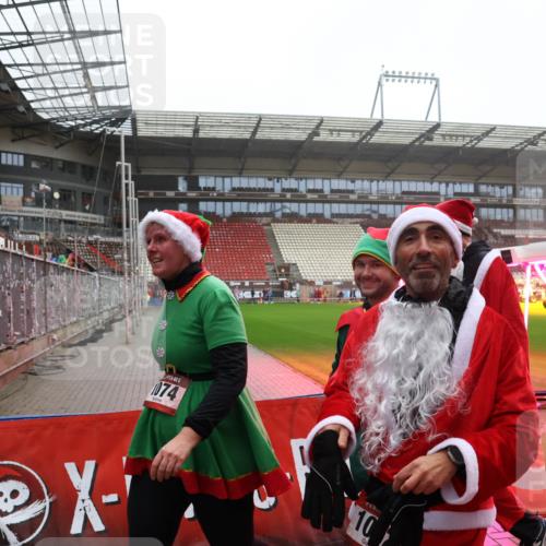 07.12.2025 - St. Pauli X-Mass-Run No. 15 Luisa Fischer http://msf.ph/oto/9383209 07.12.2025 10:13:28 Ziel 10, 2, 5, 074, 10, 9, 18, 80, 938, 1044, 1062, 1126, 1220, 1397, 1733, 2687, 2711, 2712, 3040, 3428, 3514, 3551, 3557, 3585, 3588, 3589, 3799, 3834, 3836, 4081, 4082, 4083, 4487, 4664 meine-sportfotos.de