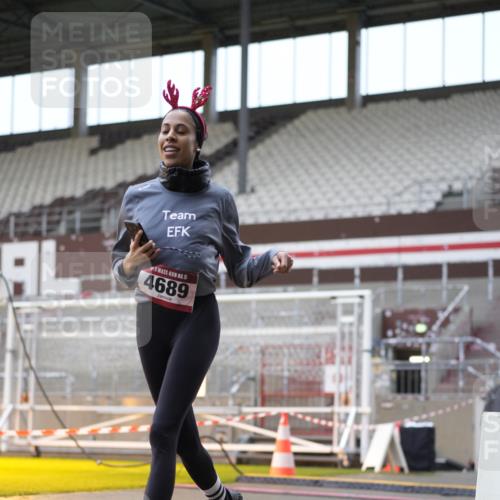 07.12.2025 - St. Pauli X-Mass-Run No. 15 Patografie http://msf.ph/oto/9383222 07.12.2025 10:24:14 Ziel 712, 897, 4040, 4122, 4140, 4689, 4692, 4694 meine-sportfotos.de