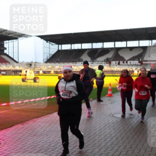 07.12.2025 - St. Pauli X-Mass-Run No. 15 Luisa Fischer http://msf.ph/oto/9383226 07.12.2025 10:52:17 Ziel 4862, 3228, 275, 328, 1047, 1964, 1982, 1984, 2103, 2105, 2165, 2287, 2289, 2327, 2332, 2553, 2592, 2593, 2607, 2642, 2643, 2661, 2674, 2836, 2837, 2959, 3223, 3228, 4550, 4862, 4865, 4879, 4880 meine-sportfotos.de