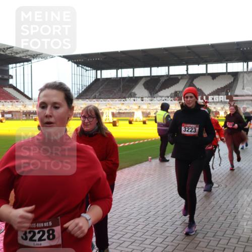 07.12.2025 - St. Pauli X-Mass-Run No. 15 Luisa Fischer http://msf.ph/oto/9383246 07.12.2025 10:52:19 Ziel 5, 3228, 3223, 27, 275, 328, 1047, 1964, 1982, 1984, 2103, 2105, 2165, 2287, 2289, 2327, 2332, 2553, 2592, 2593, 2607, 2642, 2643, 2661, 2674, 2836, 2837, 2959, 3223, 3228, 4550, 4862, 4865, 4879, 4880 meine-sportfotos.de