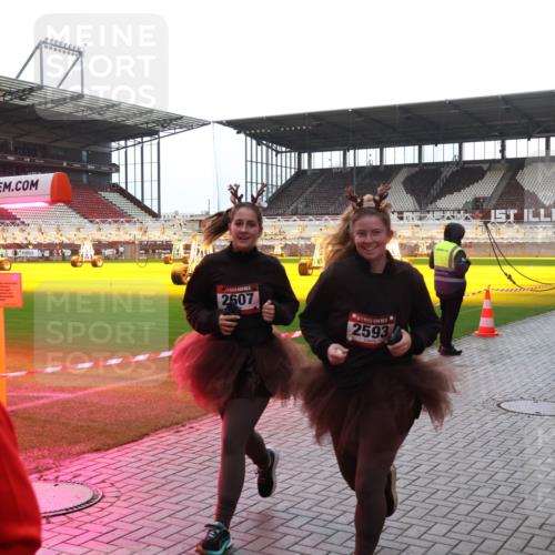 07.12.2025 - St. Pauli X-Mass-Run No. 15 Luisa Fischer http://msf.ph/oto/9383268 07.12.2025 10:52:22 Ziel 2607, 2593, 2163, 2836, 1047, 27, 275, 328, 499, 506, 1047, 1964, 1982, 1984, 2103, 2105, 2165, 2287, 2289, 2327, 2332, 2553, 2592, 2593, 2607, 2642, 2643, 2661, 2674, 2836, 2837, 2959, 3223, 3228, 4550, 4862, 4864, 4865, 4866, 4879, 4880 meine-sportfotos.de