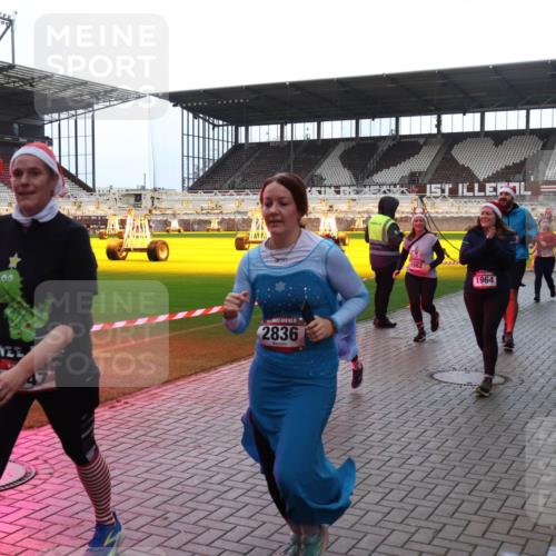 07.12.2025 - St. Pauli X-Mass-Run No. 15 Luisa Fischer http://msf.ph/oto/9383296 07.12.2025 10:52:27 Ziel 2837, 00, 1982, 2836, 1964, 4550, 2737, 27, 275, 328, 499, 506, 654, 931, 1047, 1098, 1964, 1982, 1984, 2103, 2105, 2165, 2287, 2289, 2327, 2332, 2553, 2592, 2593, 2607, 2661, 2836, 2837, 3223, 3228, 4550, 4797, 4862, 4864, 4865, 4866, 4879, 4880 meine-sportfotos.de