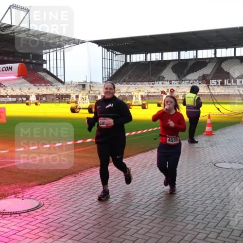 07.12.2025 - St. Pauli X-Mass-Run No. 15 Luisa Fischer http://msf.ph/oto/9383329 07.12.2025 10:52:32 Ziel 4550, 27, 275, 328, 499, 506, 654, 931, 1098, 1964, 1982, 1984, 2165, 2287, 2289, 2553, 2592, 2593, 2607, 2661, 2836, 2837, 3223, 3228, 4550, 4797, 4862, 4864, 4865, 4866, 4879, 4880, 4882 meine-sportfotos.de