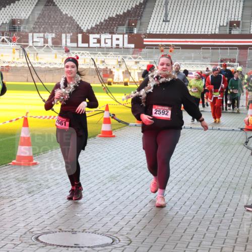 07.12.2025 - St. Pauli X-Mass-Run No. 15 Luisa Fischer http://msf.ph/oto/9383339 07.12.2025 10:52:38 Ziel 6709, 2661, 2592, 27, 328, 499, 506, 654, 931, 1098, 1964, 1982, 1984, 2165, 2287, 2289, 2592, 2593, 2607, 2661, 2836, 2837, 3223, 3228, 4550, 4797, 4864, 4865, 4866, 4879, 4880, 4882 meine-sportfotos.de