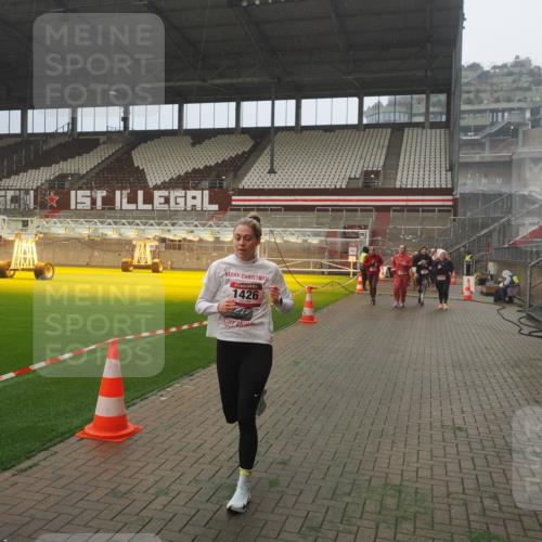 07.12.2025 - St. Pauli X-Mass-Run No. 15 Fabian Wolf http://msf.ph/oto/9383345 07.12.2025 10:10:54 Ziel 57, 979, 983, 1148, 1149, 1150, 1426, 1768, 1929, 2530, 4885 meine-sportfotos.de