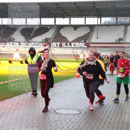 07.12.2025 - St. Pauli X-Mass-Run No. 15 Luisa Fischer http://msf.ph/oto/9383347 07.12.2025 10:52:39 Ziel 2661, 2592, 2737, 27, 328, 499, 506, 654, 931, 1098, 1964, 1982, 1984, 2165, 2287, 2289, 2592, 2593, 2607, 2661, 2836, 2837, 3223, 3228, 4550, 4797, 4864, 4865, 4866, 4879, 4880, 4882 meine-sportfotos.de