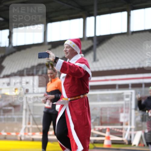 07.12.2025 - St. Pauli X-Mass-Run No. 15 Patografie http://msf.ph/oto/9383354 07.12.2025 10:24:38 Ziel 1986, 2071, 3152, 4078, 4079, 4091, 4092, 4135, 4136, 4155, 4177, 4497, 4530, 4541, 4542, 4766, 4780 meine-sportfotos.de
