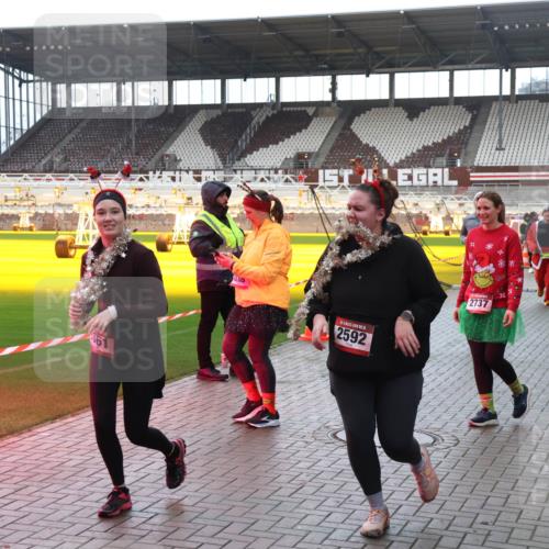 07.12.2025 - St. Pauli X-Mass-Run No. 15 Luisa Fischer http://msf.ph/oto/9383360 07.12.2025 10:52:40 Ziel 61, 230, 2592, 2737, 27, 328, 499, 506, 654, 931, 1098, 1964, 1982, 1984, 2165, 2287, 2289, 2592, 2593, 2607, 2661, 2836, 2837, 3223, 3228, 4550, 4797, 4864, 4865, 4866, 4879, 4880, 4882 meine-sportfotos.de