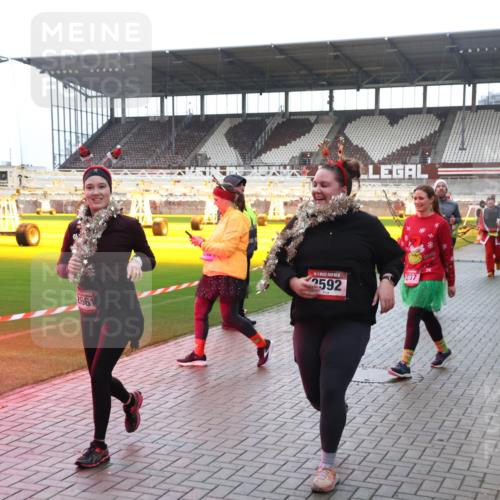07.12.2025 - St. Pauli X-Mass-Run No. 15 Luisa Fischer http://msf.ph/oto/9383363 07.12.2025 10:52:40 Ziel 266, 2592, 2137, 27, 328, 499, 506, 654, 931, 1098, 1964, 1982, 1984, 2165, 2287, 2289, 2592, 2593, 2607, 2661, 2836, 2837, 3223, 3228, 4550, 4797, 4864, 4865, 4866, 4879, 4880, 4882 meine-sportfotos.de