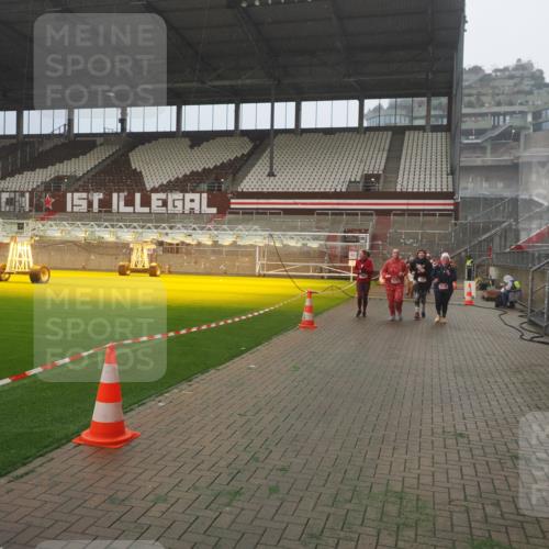 07.12.2025 - St. Pauli X-Mass-Run No. 15 Fabian Wolf http://msf.ph/oto/9383365 07.12.2025 10:10:55 Ziel 57, 979, 983, 1148, 1149, 1150, 1426, 1768, 1929, 1935, 2530, 4885 meine-sportfotos.de