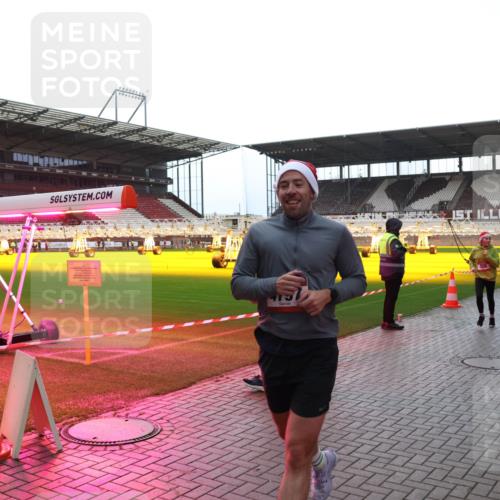 07.12.2025 - St. Pauli X-Mass-Run No. 15 Luisa Fischer http://msf.ph/oto/9383374 07.12.2025 10:52:43 Ziel 1, 27, 499, 506, 654, 931, 1098, 1964, 1982, 1984, 2165, 2287, 2289, 2592, 2593, 2607, 2661, 2836, 2837, 3228, 4550, 4797, 4864, 4865, 4866, 4879, 4880, 4882 meine-sportfotos.de
