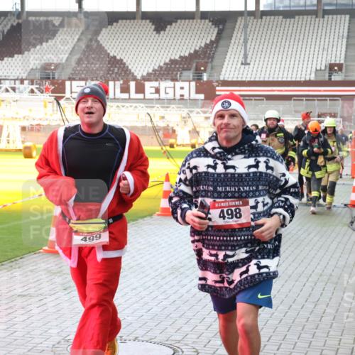 07.12.2025 - St. Pauli X-Mass-Run No. 15 Luisa Fischer http://msf.ph/oto/9383381 07.12.2025 10:52:45 Ziel 6709, 499, 15, 498, 27, 499, 506, 654, 931, 1098, 1964, 1982, 1984, 2165, 2287, 2289, 2592, 2661, 2836, 2837, 4550, 4797, 4864, 4865, 4866, 4879, 4880, 4882 meine-sportfotos.de