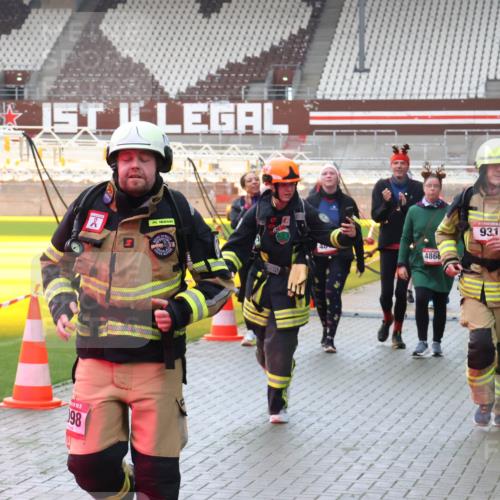 07.12.2025 - St. Pauli X-Mass-Run No. 15 Luisa Fischer http://msf.ph/oto/9383401 07.12.2025 10:52:49 Ziel 5, 198, 40, 4866, 931, 27, 499, 506, 654, 931, 1098, 1305, 2287, 2289, 2592, 2661, 4550, 4797, 4864, 4865, 4866, 4879, 4880, 4882 meine-sportfotos.de