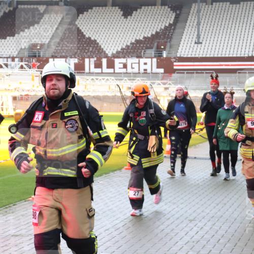 07.12.2025 - St. Pauli X-Mass-Run No. 15 Luisa Fischer http://msf.ph/oto/9383404 07.12.2025 10:52:49 Ziel 15, 98, 27, 879, 931, 27, 499, 506, 654, 931, 1098, 1305, 2287, 2289, 2592, 2661, 4550, 4797, 4864, 4865, 4866, 4879, 4880, 4882 meine-sportfotos.de