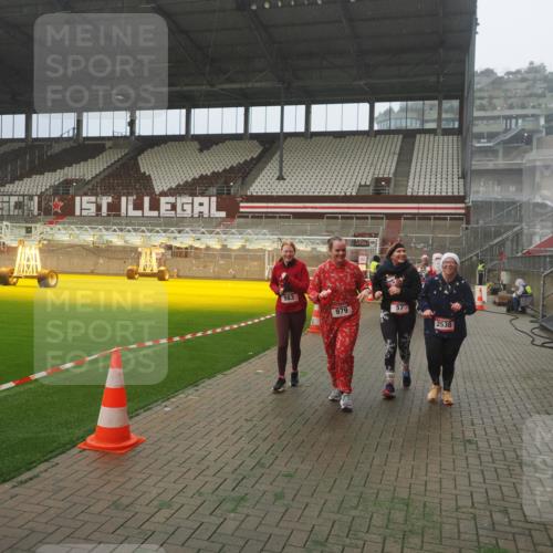 07.12.2025 - St. Pauli X-Mass-Run No. 15 Fabian Wolf http://msf.ph/oto/9383437 07.12.2025 10:10:59 Ziel 57, 979, 983, 1148, 1149, 1150, 1426, 1768, 1929, 1935, 2530 meine-sportfotos.de
