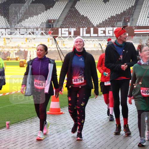 07.12.2025 - St. Pauli X-Mass-Run No. 15 Luisa Fischer http://msf.ph/oto/9383441 07.12.2025 10:52:55 Ziel 4865, 4879, 228, 4866, 27, 176, 262, 499, 506, 654, 931, 1098, 1305, 2592, 2661, 4797, 4859, 4864, 4865, 4866, 4879, 4880, 4882 meine-sportfotos.de