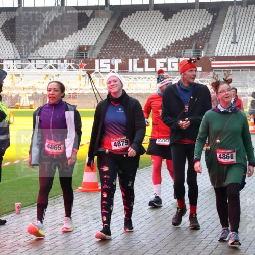 07.12.2025 - St. Pauli X-Mass-Run No. 15 Luisa Fischer http://msf.ph/oto/9383444 07.12.2025 10:52:55 Ziel 4865, 4879, 2287, 4866, 27, 176, 262, 499, 506, 654, 931, 1098, 1305, 2592, 2661, 4797, 4859, 4864, 4865, 4866, 4879, 4880, 4882 meine-sportfotos.de