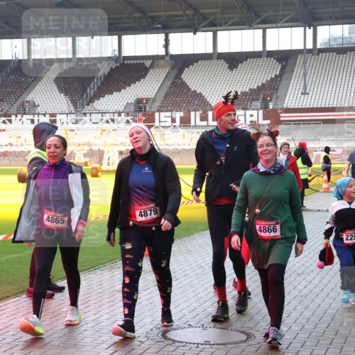 07.12.2025 - St. Pauli X-Mass-Run No. 15 Luisa Fischer http://msf.ph/oto/9383450 07.12.2025 10:52:56 Ziel 4865, 4879, 4866, 2289, 27, 176, 262, 499, 506, 654, 931, 1098, 1305, 2592, 2661, 4797, 4859, 4864, 4865, 4866, 4879, 4880, 4882 meine-sportfotos.de