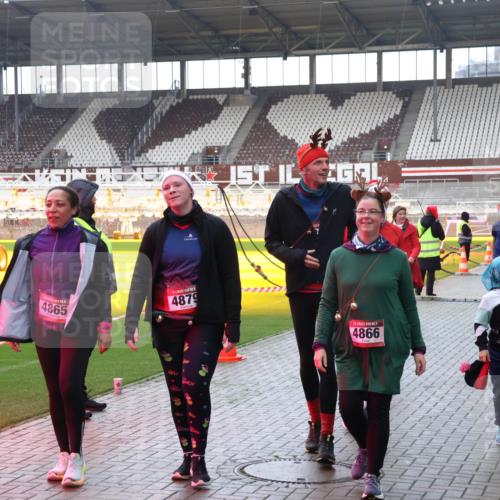 07.12.2025 - St. Pauli X-Mass-Run No. 15 Luisa Fischer http://msf.ph/oto/9383454 07.12.2025 10:52:56 Ziel 4865, 4879, 4866, 2289, 27, 176, 262, 499, 506, 654, 931, 1098, 1305, 2592, 2661, 4797, 4859, 4864, 4865, 4866, 4879, 4880, 4882 meine-sportfotos.de
