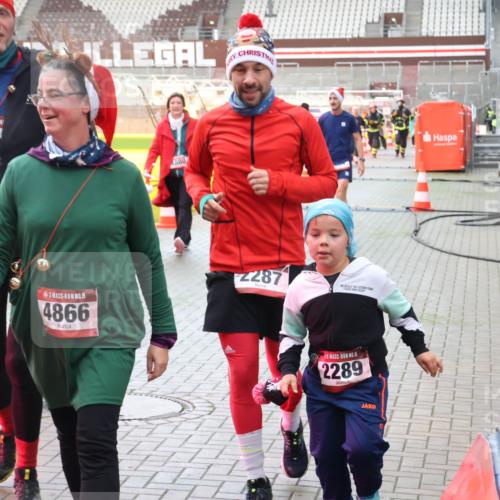 07.12.2025 - St. Pauli X-Mass-Run No. 15 Luisa Fischer http://msf.ph/oto/9383461 07.12.2025 10:52:58 Ziel 880, 15, 4866, 2287, 5, 2289, 27, 176, 262, 499, 506, 654, 931, 1098, 1305, 2661, 4797, 4859, 4864, 4865, 4866, 4879, 4880, 4882 meine-sportfotos.de