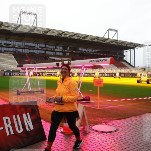 07.12.2025 - St. Pauli X-Mass-Run No. 15 Luisa Fischer http://msf.ph/oto/9383478 07.12.2025 10:53:11 Ziel 176, 262, 500, 504, 507, 510, 654, 931, 1098, 1305, 2673, 4797, 4859, 4882 meine-sportfotos.de