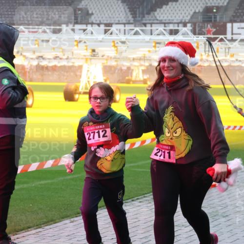 07.12.2025 - St. Pauli X-Mass-Run No. 15 Luisa Fischer http://msf.ph/oto/9383483 07.12.2025 10:13:41 Ziel 15, 2712, 15, 211, 1062, 80, 938, 970, 1044, 1062, 1126, 1220, 1397, 1733, 2687, 2711, 2712, 3588, 3589, 4081, 4082, 4083, 4487, 4664 meine-sportfotos.de