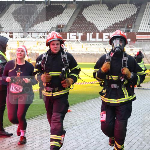 07.12.2025 - St. Pauli X-Mass-Run No. 15 Luisa Fischer http://msf.ph/oto/9383491 07.12.2025 10:53:14 Ziel 06, 1305, 176, 262, 500, 504, 507, 510, 1305, 2673, 4797, 4859, 4882 meine-sportfotos.de