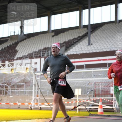 07.12.2025 - St. Pauli X-Mass-Run No. 15 Patografie http://msf.ph/oto/9383503 07.12.2025 10:24:54 Ziel 915, 974, 3152, 4078, 4079, 4091, 4092, 4135, 4177, 4431, 4474, 4496, 4497, 4513, 4514, 4530, 4846 meine-sportfotos.de