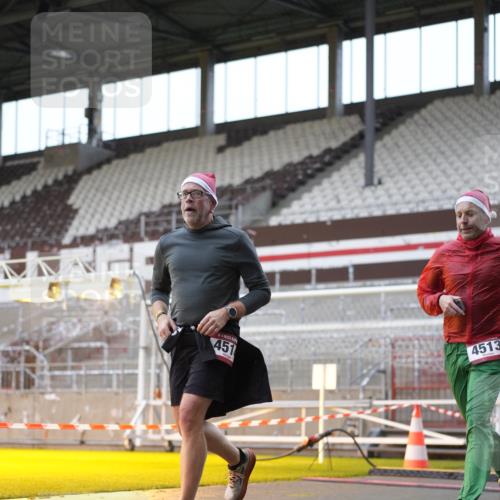 07.12.2025 - St. Pauli X-Mass-Run No. 15 Patografie http://msf.ph/oto/9383509 07.12.2025 10:24:54 Ziel 915, 974, 3152, 4078, 4079, 4091, 4092, 4135, 4177, 4431, 4474, 4496, 4497, 4513, 4514, 4530, 4846 meine-sportfotos.de