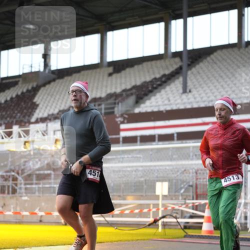 07.12.2025 - St. Pauli X-Mass-Run No. 15 Patografie http://msf.ph/oto/9383515 07.12.2025 10:24:54 Ziel 915, 974, 3152, 4078, 4079, 4091, 4092, 4135, 4177, 4431, 4474, 4496, 4497, 4513, 4514, 4530, 4846 meine-sportfotos.de