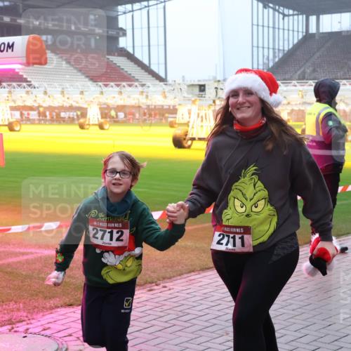 07.12.2025 - St. Pauli X-Mass-Run No. 15 Luisa Fischer http://msf.ph/oto/9383517 07.12.2025 10:13:42 Ziel 15, 2712, 15, 2711, 06, 15, 1733, 80, 88, 938, 970, 1044, 1062, 1126, 1220, 1397, 1733, 2687, 2711, 2712, 3588, 3589, 4081, 4082, 4083, 4487, 4664 meine-sportfotos.de