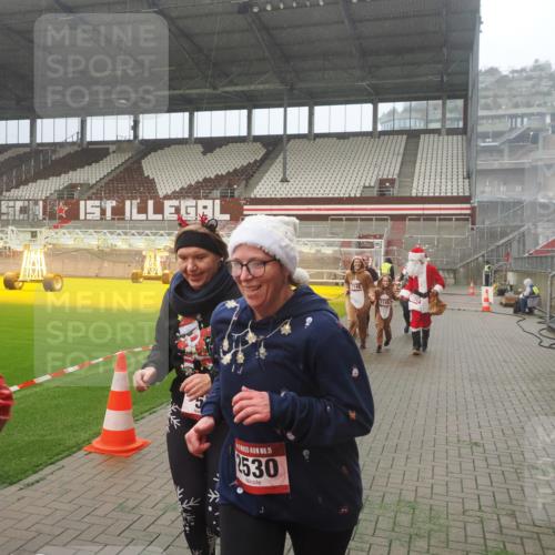 07.12.2025 - St. Pauli X-Mass-Run No. 15 Fabian Wolf http://msf.ph/oto/9383523 07.12.2025 10:11:01 Ziel 57, 979, 983, 1148, 1149, 1150, 1426, 1929, 1935, 2530 meine-sportfotos.de