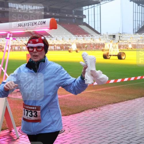 07.12.2025 - St. Pauli X-Mass-Run No. 15 Luisa Fischer http://msf.ph/oto/9383527 07.12.2025 10:13:44 Ziel 15, 1733, 1062, 80, 88, 938, 970, 1044, 1062, 1126, 1220, 1397, 1733, 2687, 2711, 2712, 2905, 3588, 3589, 4081, 4082, 4083, 4487, 4664 meine-sportfotos.de