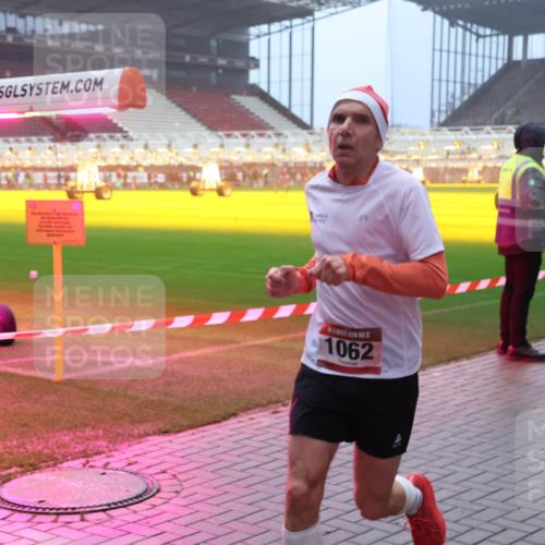 07.12.2025 - St. Pauli X-Mass-Run No. 15 Luisa Fischer http://msf.ph/oto/9383535 07.12.2025 10:13:44 Ziel 1062, 80, 88, 938, 970, 1044, 1062, 1126, 1220, 1397, 1733, 2687, 2711, 2712, 2905, 3588, 3589, 4081, 4082, 4083, 4487, 4664 meine-sportfotos.de