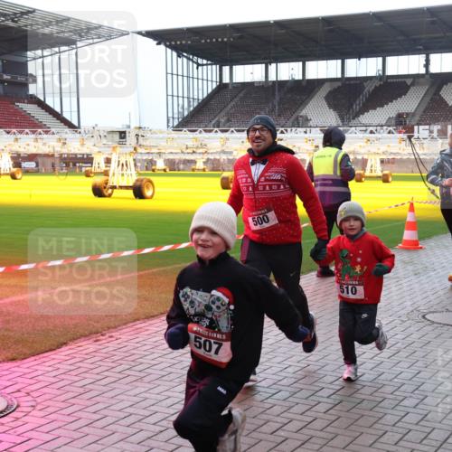 07.12.2025 - St. Pauli X-Mass-Run No. 15 Luisa Fischer http://msf.ph/oto/9383541 07.12.2025 10:53:33 Ziel 15, 507, 500, 510, 504, 176, 262, 500, 504, 507, 510, 546, 1305, 1684, 2673, 3128, 4859 meine-sportfotos.de