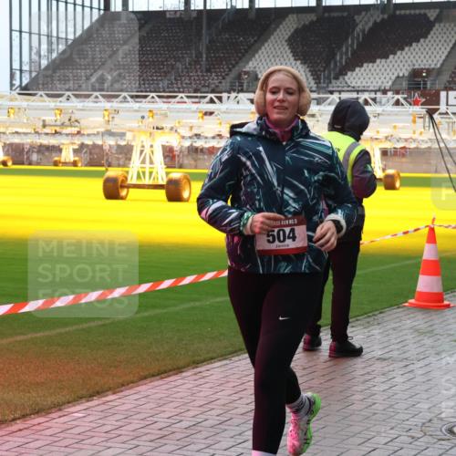 07.12.2025 - St. Pauli X-Mass-Run No. 15 Luisa Fischer http://msf.ph/oto/9383550 07.12.2025 10:53:34 Ziel 15, 504, 176, 262, 500, 504, 507, 510, 546, 1305, 1684, 2673, 3128, 4859 meine-sportfotos.de