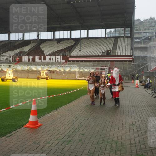 07.12.2025 - St. Pauli X-Mass-Run No. 15 Fabian Wolf http://msf.ph/oto/9383551 07.12.2025 10:11:02 Ziel 57, 979, 983, 1148, 1149, 1150, 1426, 1929, 1935, 2530 meine-sportfotos.de