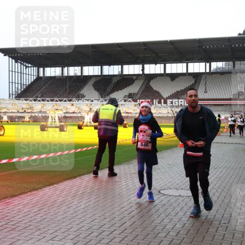 07.12.2025 - St. Pauli X-Mass-Run No. 15 Luisa Fischer http://msf.ph/oto/9383562 07.12.2025 10:53:47 Ziel 546, 106, 500, 504, 507, 510, 546, 1679, 1680, 1681, 1682, 1683, 1684, 2673, 3128 meine-sportfotos.de