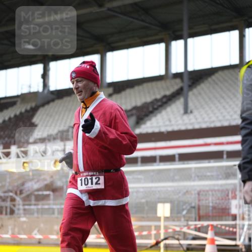 07.12.2025 - St. Pauli X-Mass-Run No. 15 Patografie http://msf.ph/oto/9383564 07.12.2025 10:25:02 Ziel 1012, 3962, 4335, 4431, 4474, 4513, 4514, 4846 meine-sportfotos.de
