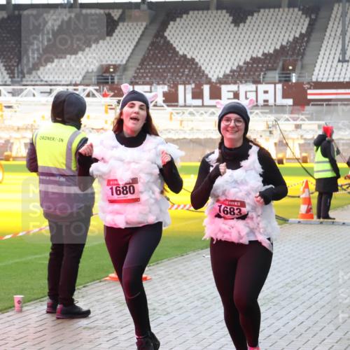 07.12.2025 - St. Pauli X-Mass-Run No. 15 Luisa Fischer http://msf.ph/oto/9383578 07.12.2025 10:53:56 Ziel 1680, 15, 1683, 128, 106, 106, 500, 504, 507, 510, 546, 1478, 1679, 1680, 1681, 1682, 1683, 1684, 3128 meine-sportfotos.de