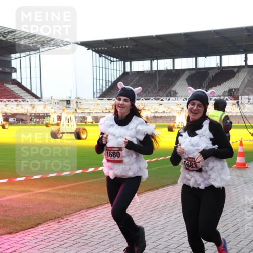 07.12.2025 - St. Pauli X-Mass-Run No. 15 Luisa Fischer http://msf.ph/oto/9383587 07.12.2025 10:53:58 Ziel 15, 1680, 1683, 106, 500, 510, 546, 1478, 1679, 1680, 1681, 1682, 1683, 1684, 3128 meine-sportfotos.de