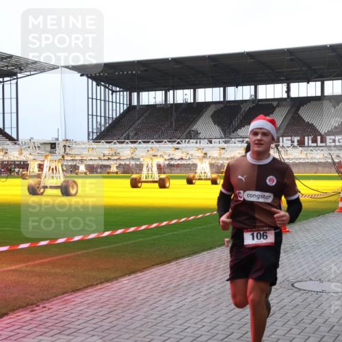 07.12.2025 - St. Pauli X-Mass-Run No. 15 Luisa Fischer http://msf.ph/oto/9383598 07.12.2025 10:53:59 Ziel 106, 106, 546, 1478, 1679, 1680, 1681, 1682, 1683, 1684, 3128 meine-sportfotos.de