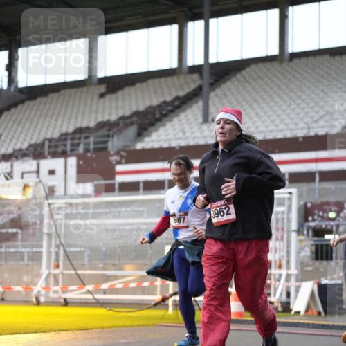 07.12.2025 - St. Pauli X-Mass-Run No. 15 Patografie http://msf.ph/oto/9383605 07.12.2025 10:25:07 Ziel 1012, 1977, 1987, 1995, 3962, 4335, 4431, 4474, 4513, 4514, 4846 meine-sportfotos.de
