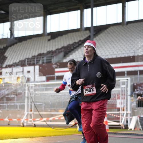 07.12.2025 - St. Pauli X-Mass-Run No. 15 Patografie http://msf.ph/oto/9383612 07.12.2025 10:25:07 Ziel 1012, 1977, 1987, 1995, 3962, 4335, 4431, 4474, 4513, 4514, 4846 meine-sportfotos.de
