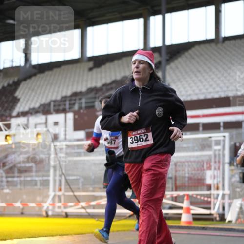07.12.2025 - St. Pauli X-Mass-Run No. 15 Patografie http://msf.ph/oto/9383619 07.12.2025 10:25:08 Ziel 1012, 1977, 1987, 1995, 3962, 4201, 4204, 4335, 4431, 4513, 4514 meine-sportfotos.de