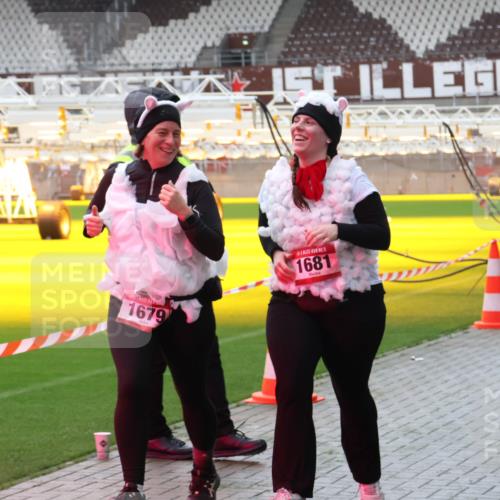07.12.2025 - St. Pauli X-Mass-Run No. 15 Luisa Fischer http://msf.ph/oto/9383632 07.12.2025 10:54:08 Ziel 1679, 15, 1681, 106, 546, 1478, 1679, 1680, 1681, 1682, 1683, 3128, 4814 meine-sportfotos.de