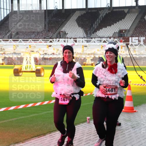 07.12.2025 - St. Pauli X-Mass-Run No. 15 Luisa Fischer http://msf.ph/oto/9383637 07.12.2025 10:54:09 Ziel 1679, 15, 681, 106, 546, 1478, 1679, 1680, 1681, 1682, 1683, 3128, 4814 meine-sportfotos.de